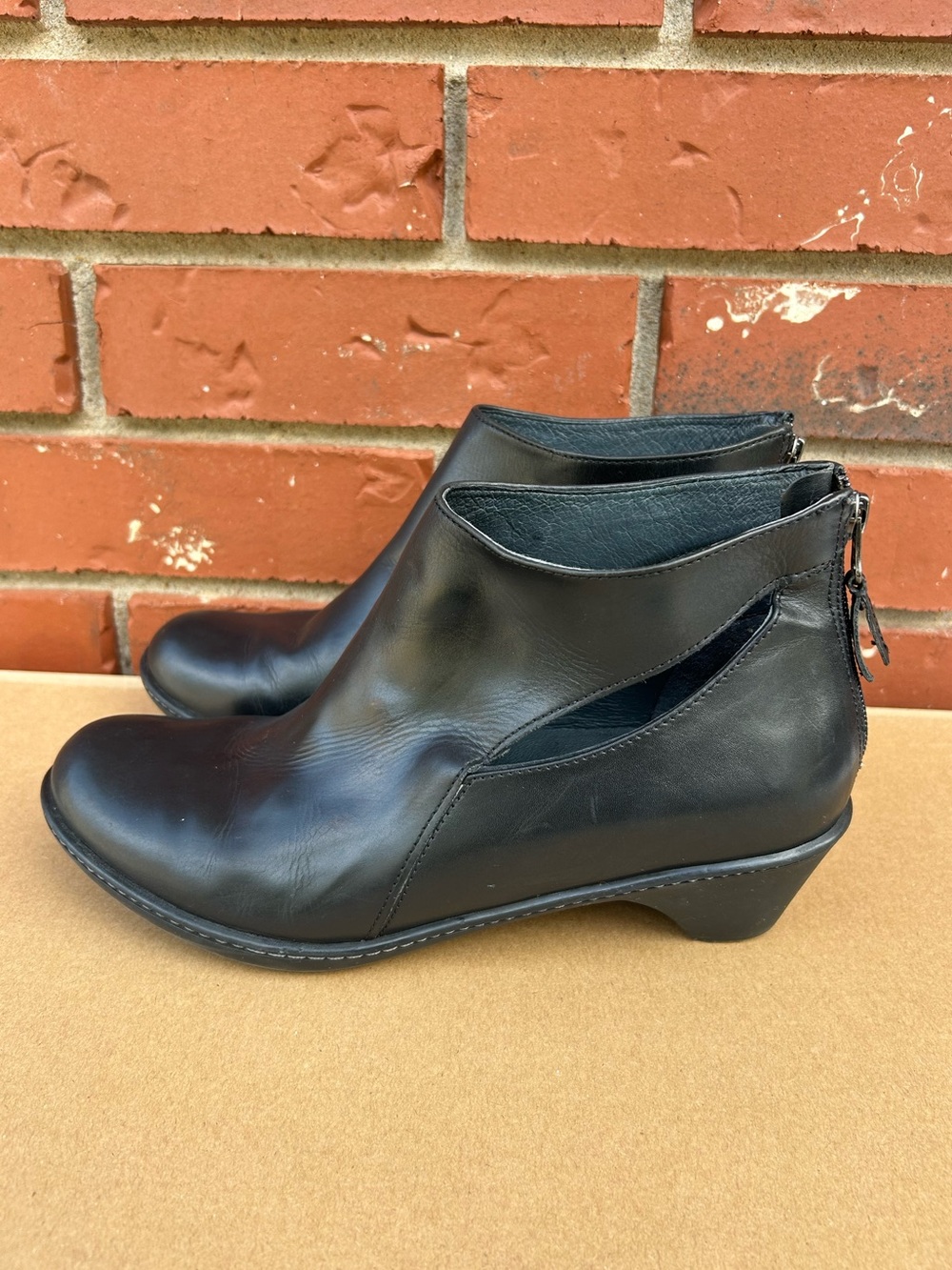 Dansko Bonita Leather Ankle Boots Cutout Academia EU 41/ US 10 Black Comfort